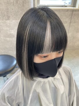 ルーブ トウキョウ(Loob. TOKYO) インナーカラーピンクベージュ前髪デザインカラー黒髪シルバー