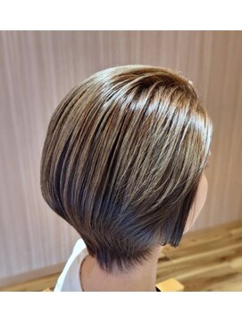 ラプチャー(RAPTURE) 白髪ぼかしハイライトショートボブ