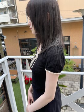 ミント(mint) 透明感アッシュグレー×ナチュラルなレイヤーカット