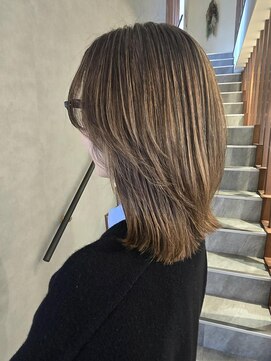 ヴィサージュメゾン(VISAGE maison) ミディアムレイヤーボブ×ハイローライト