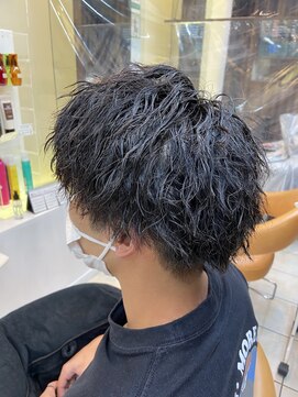 クオリス 上板橋店(QUALIS) メンズ大人気！【ツーブロック×ツイストスパイラルパーマ】