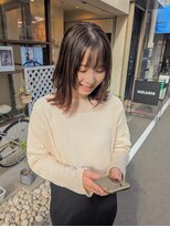 ヒカリス 東三国(HIKARIS) 笑顔溢れる外ハネレイヤー/顔周りレイヤー/ミディアムウルフ