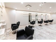 ダズルヘアーブラスト(DAZZLE hair BLAST)の雰囲気（セット面は６席完備！！）