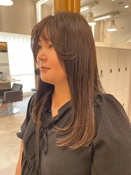 ポジ(poji) 韓国風　前髪カット　艶髪　くびれ巻き　サイドバング