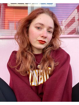 アデ オモテサンドウ(ade omotesando) 外国人風の暖色カラーとウェーブヘアで作る海外トレンドヘア