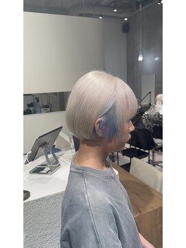 モニカ(MONIQA) ホワイト×ブルー