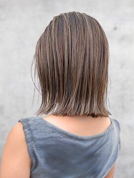 ラルジュヘアイコール(Large hair equal =) 切りっぱなしボブ顎ラインボブ甘め色っぽボブ大人ショートボブ