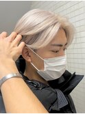 ダメージレスなブリーチカラーで作るホワイトベージュカラー
