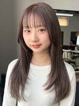 ロティー(loty) レイヤーカット シースルーバング グレージュ 透明感カラー 20代