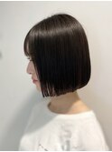 切りっぱなしボブ/ハッシュボブ/くすみベージュ