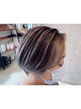 ハイライトや艶カラーで立体感のあるスタイルに♪透明感とツヤ感のあるカラーで、理想の色味を実現！