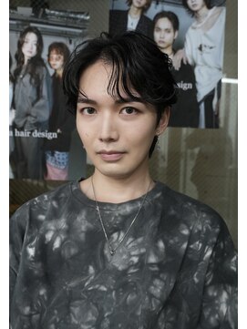 ピア ヤクイン(Pia Yakuin) 大人っぽいセンターパート