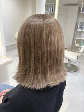 ルシエバイファブリック(Lucie by fabrique) 柔らかベージュの切りっぱなしミディ