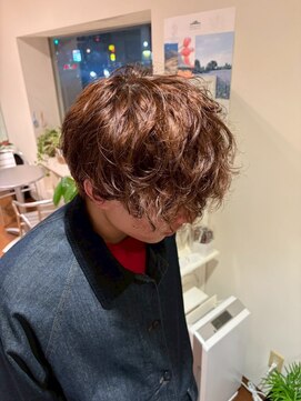 エヌアンドエーコンティ(N&A CONTi) スパイラルパーマと相性のいい明るめブラウン/学生