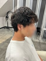 ウヌ ヘアルーム(uNu Hair Room)&nbsp;前下がりマッシュ×波巻きシャドウパーマ