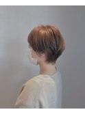 襟足がポイント軽めのショートスタイル/ニュアンスカラー