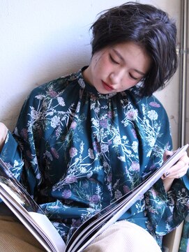 アトリエパーランプ(Atelier par LAMPE) 大人かっこいい黒髪ネイビーグレー小顔かきあげボブショートj3