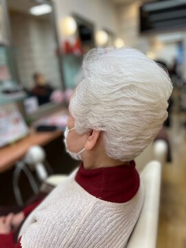 ヘアーメイク ツインズ(Hair Make TWINS) プラチナショートパーマ