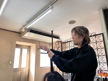 ギミック ヘア ファクトリー(gimmick hair factory)の写真/オーナーStylistの完全マンツーマン施術で,髪の悩みや要望を伝えやすい♪理想のスタイルを実現◎