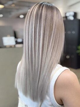 メリー オオサカ(Merly Osaka) 心斎橋/バレイヤージュ/レイヤーカット/海外レイヤー