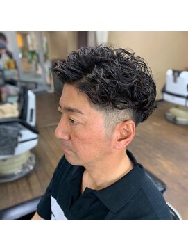 バーバーズ ストーリア(BARBERS STORIA) アップバングパーマ