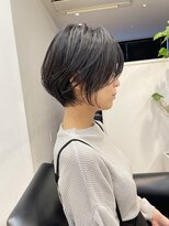 イヴォークトーキョーオーサカ(EVOKE TOKYO osaka)&nbsp;丸み チークバング 抜け感 おしゃれ 小顔 ショート 暗髪 艶髪