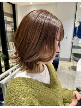 ヴィヴィッド(VIV ID) 顔周りレイヤーロブ外ハネボブレイヤーボブ切りっぱなしボブ