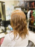クセをあえて残して艶々のパーマヘアに見せる髪質改善ストレート