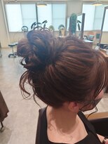 ビスポーク(BESPOKE)&nbsp;20代30代大人可愛い♪お呼ばれゆるふわお団子アレンジ
