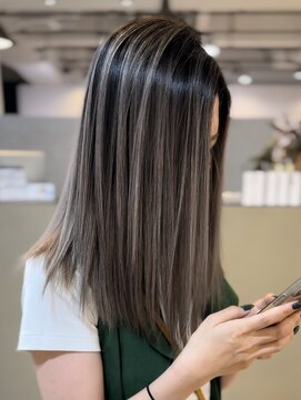 メリー オオサカ(Merly Osaka) 心斎橋/バレイヤージュ/レイヤーカット/海外レイヤー