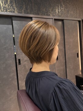 グレイヘアービューティー(gray hair beauty) 丸みショート