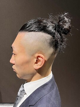 ビーダンディー(Bee dandy) ビジネスマンバンツイストスパイラルツーブロックスキンフェード