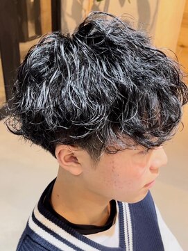 セプト 博多(SEPT.) ツーブロック スパイラルパーマ 黒髪 メンズマッシュ 20代