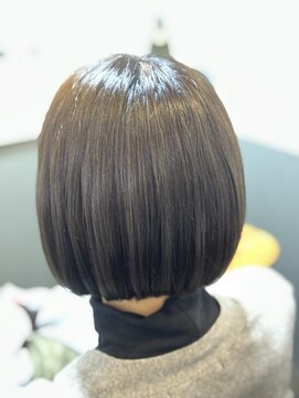 ユウビ(YOU-BI) 切りっぱなしボブ、リュクスシルバーくすみカラー☆