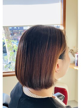 リバース ショートボブ