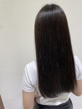 イア(oia) 【自然なツヤ感×まとまり】美髪ストレートスタイル