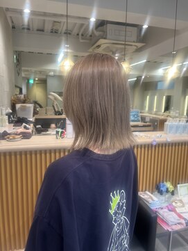 メロウバイケンジ(mellow by KENJE) ダブルカラー/ブリーチカラー/ベージュ