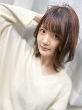 レメディフロムキン(REMEDY from KIN) ふんわり動く前髪と軽やかな質感のレイヤーミディ