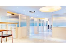 LARANJE 広島本通り店【ラランジェ】【9月1日 NEW OPEN(予定)】の雰囲気(自然光あふれる開放感ある空間)