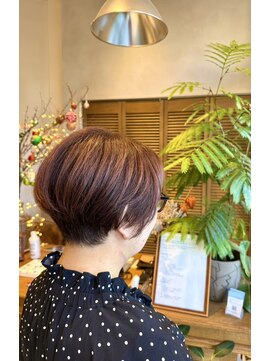 パームスヘアー(Palms Hair) ツヤ感引き立つピンクベージュショート