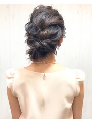 クラシカル×ルーズなヘアセットスタイル