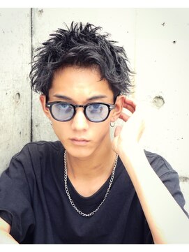 フィフス(fifth) ショートレイヤー ツーブロック くせ毛風パーマ アップバング