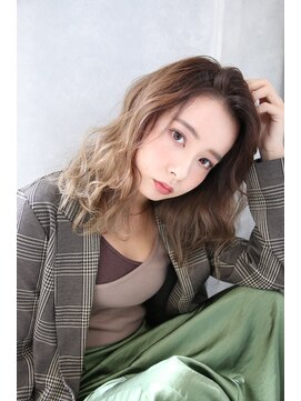 エストレーラ(estrela) 『estrela』大人可愛い外国人風エアタッチ かき上げセミディ