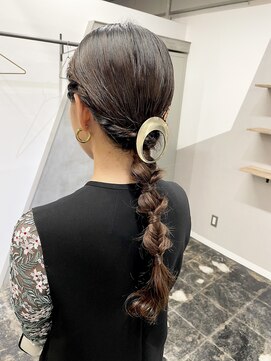 クロ(KURO.) ＃裏編み表編み＃フィッシュボーン＃タイトセット＃およばれヘア