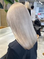 ミルクティーベージュカラー長めボブ切りっぱなしピンクベージュ