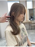レイヤーカット　ベージュカラー　ブリーチなしカラー