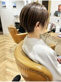 オン眉ショート　ナチュラルレイヤーシフォンベージュ白髪ぼかし
