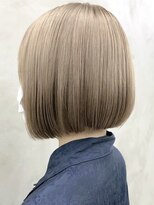 グランツ ノイ(GLANZ Noi) ハイトーンカラーダブルカラーグレージュケアブリーチミニボブ
