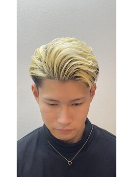 ドルクスザタイガーリヨウシツ(Dorcus the tiger) 海外風スタイル　ブリーチカラー　フェード