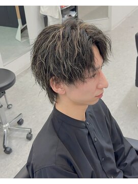 ブライト(BRIGHT) センターパートウルフハイライトツイストスパイラルパーマ